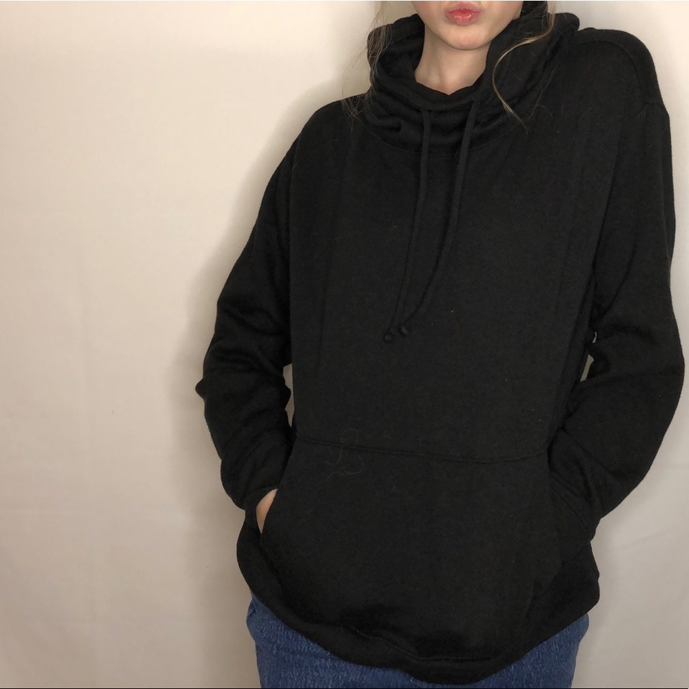 Black Sweatshirt/Hoodie